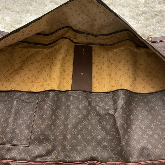 Louis Vuitton Garment Bag - Picture 7 of 10